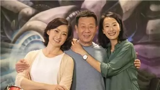 一夫二妻,樓上樓下,63歲寇世勳已後悔稱太累!