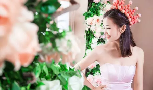 老公去世我把公婆接來同住,小姑子出嫁當天給我磕頭,我說:離婚