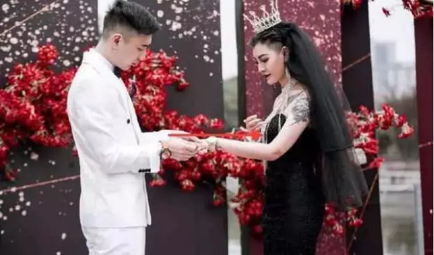 抖音「刺青新娘」曾經滿是刺青,幸福甜嫁婚後近況照曝光,網看傻:都是因為愛情!