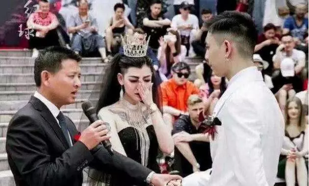 抖音「刺青新娘」曾經滿是刺青,幸福甜嫁婚後近況照曝光,網看傻:都是因為愛情!