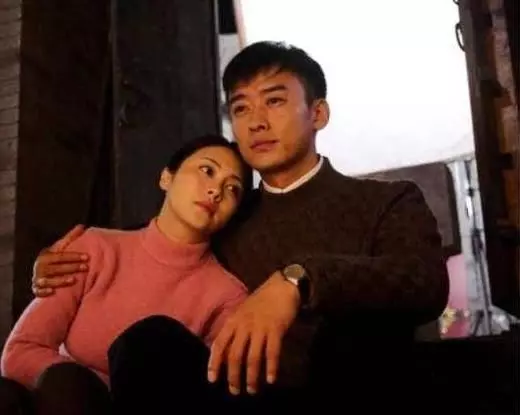 我去看孫子兒媳不讓進門,我往門縫塞張紙條,兒媳看後跪在我面前