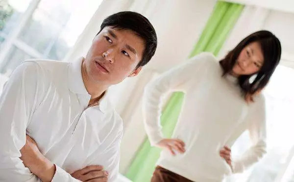 我與婆婆同時懷孕,母親生日買禮物付款看到餘額,回家果斷離婚!