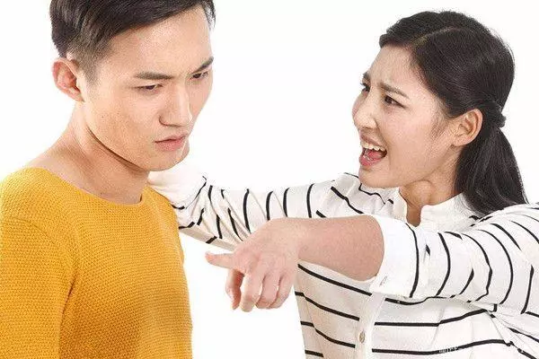 母親病了,我把她接來家裡照顧,因為一件衣服,我果斷和老公離婚!