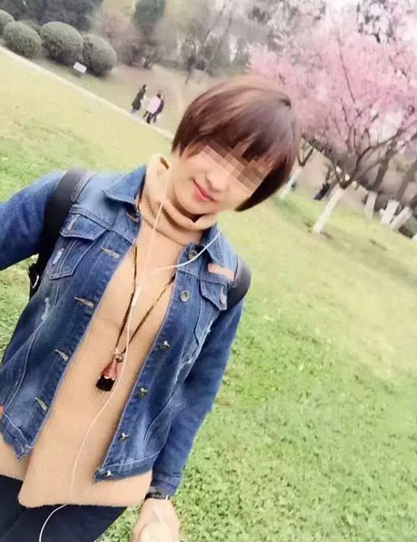 女子被鄰居家的狗咬了,鄰居準備賠償,女子卻說:你娶我啊!
