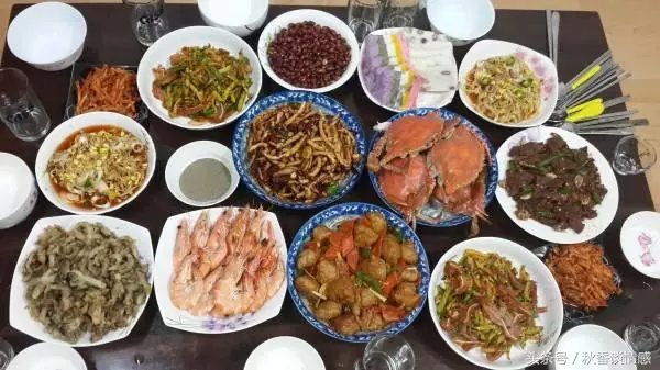 公公66大壽我在廚房忙乎一上午,等我忙完吃飯的時候我卻掀了飯桌
