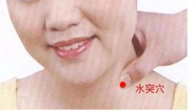 【總是感覺嗓子裡有痰】、咳又咳不出?中醫教你幾招,輕鬆解決喉嚨粘稠物