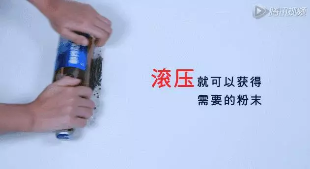 聰明的女人,在衛生間門口放塊【保鮮膜】,用處可大著呢,你猜不到!