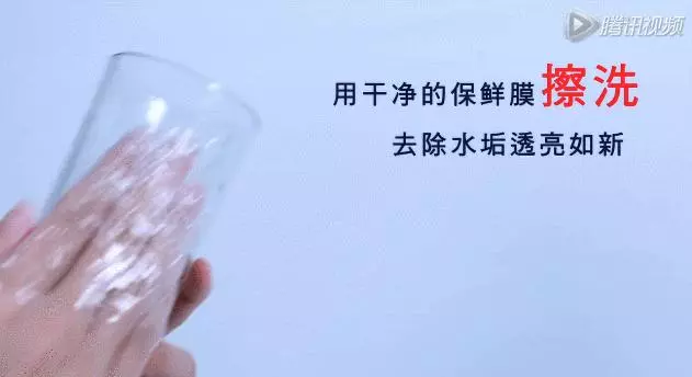 聰明的女人,在衛生間門口放塊【保鮮膜】,用處可大著呢,你猜不到!