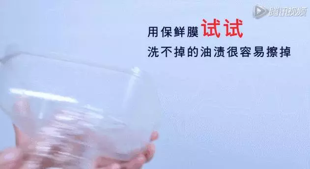 聰明的女人,在衛生間門口放塊【保鮮膜】,用處可大著呢,你猜不到!