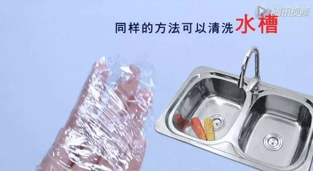 聰明的女人,在衛生間門口放塊【保鮮膜】,用處可大著呢,你猜不到!