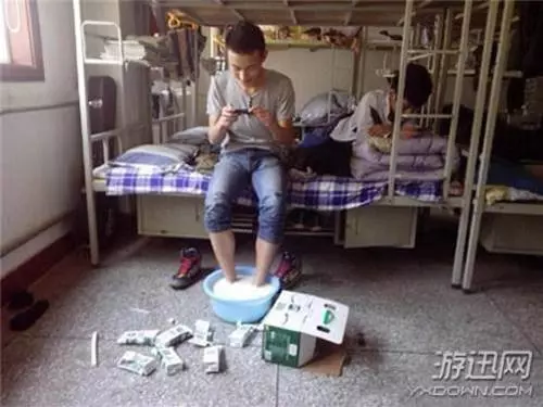 33張爆笑圖,老師以後上課穿這樣的裙子挺好!看到最後一張圖,整個人都傻了!