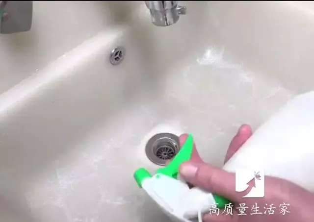 難怪花露水在國外賣那麼火,看完這4大妙用,趕緊回家買一瓶!