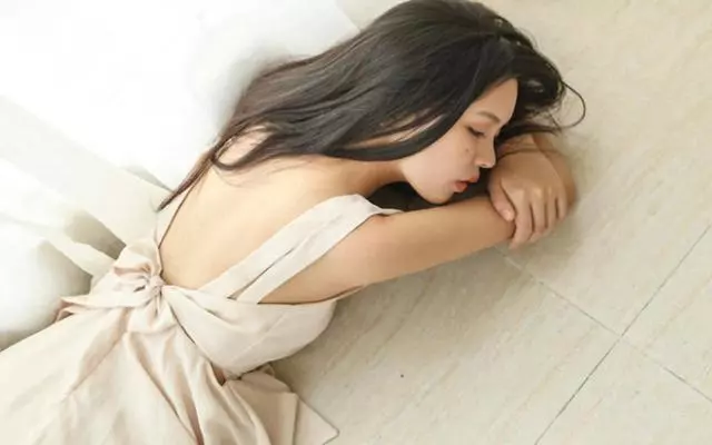 女友是護士,她上夜班我去送宵夜,看到她在病房「一幕」我怒提分手!!