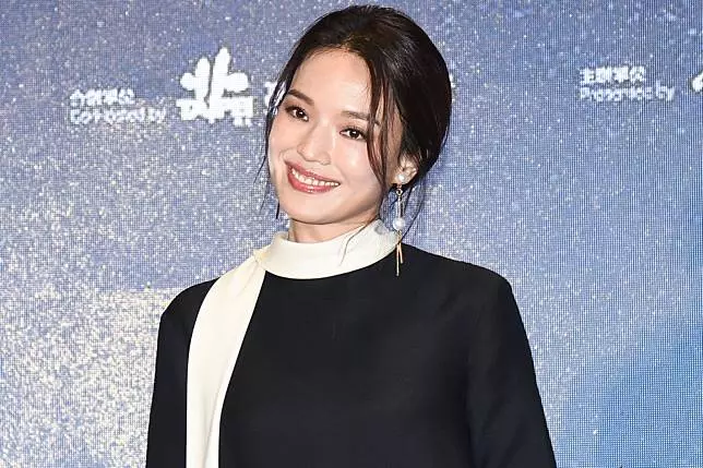 舒淇連發文挺罷工機師 兩派網友洗版掀筆戰