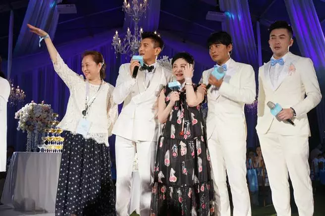 吳奇隆年賺6億仍念舊「養她30年」當親媽!他讚吳奇隆:「不像某些藝人」羨慕感慨!