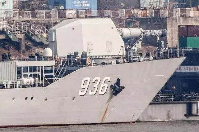 中國電磁炮載艦再次出海,美國大炮還未搭載上船,進度已明顯落後