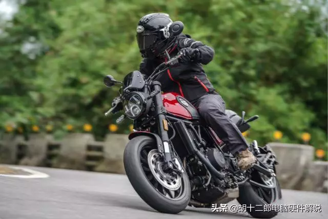 歐式復古街車,配水冷雙缸電噴百米僅5.6秒,車友:帥氣小獅子
