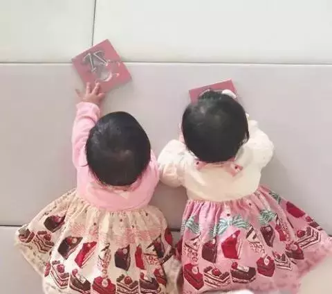 謝娜曬女兒照片一個像爸爸一個像媽媽 喜好卻差的這麼遠