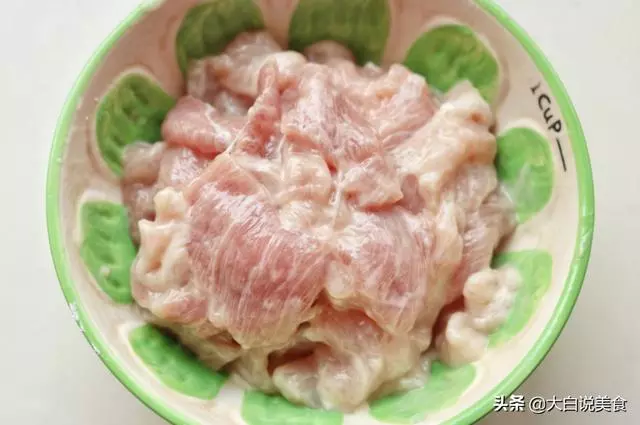 做蘑菇小炒肉時,注意兩個小技巧,吃起來又香又嫩還不老
