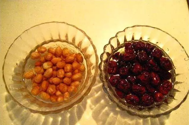 腎不好,一把大棗加花生米煮一鍋,排除腎臟毒素,補充腎氣,腎臟慢慢好起來