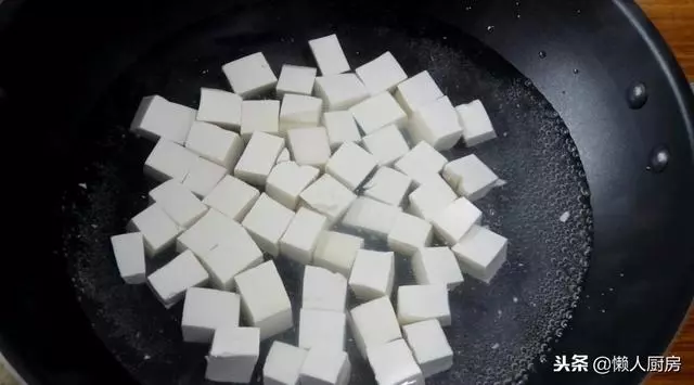 教你麻婆豆腐的家常做法,色澤紅亮,豆腐嫩滑不碎,配米飯太香了