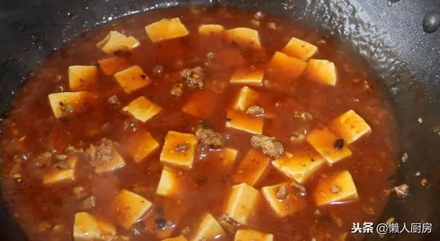 教你麻婆豆腐的家常做法,色澤紅亮,豆腐嫩滑不碎,配米飯太香了