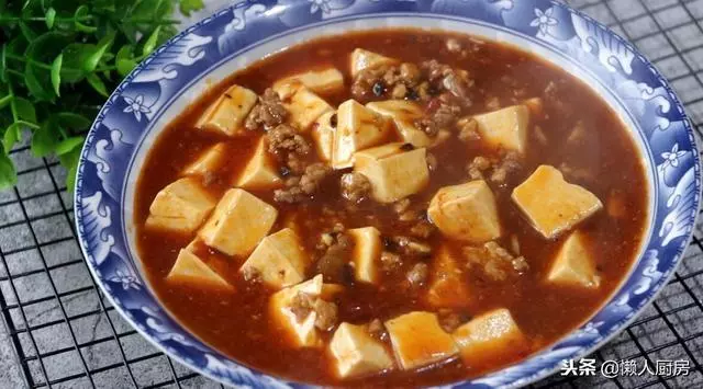 教你麻婆豆腐的家常做法,色澤紅亮,豆腐嫩滑不碎,配米飯太香了