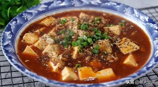 教你麻婆豆腐的家常做法,色澤紅亮,豆腐嫩滑不碎,配米飯太香了
