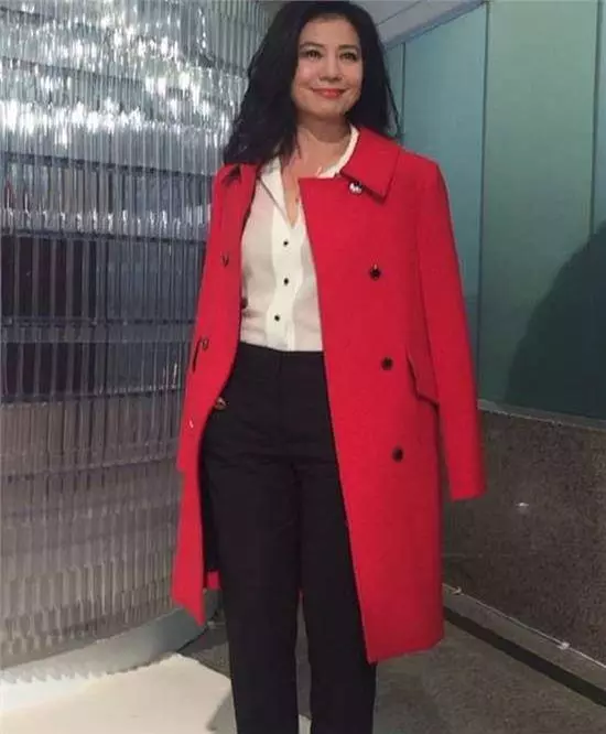 58歲鍾楚紅素顏照曝光,滿臉皺紋毫不在意,堅持不整容、不修圖:最美的女人,就是呈現最真實自己