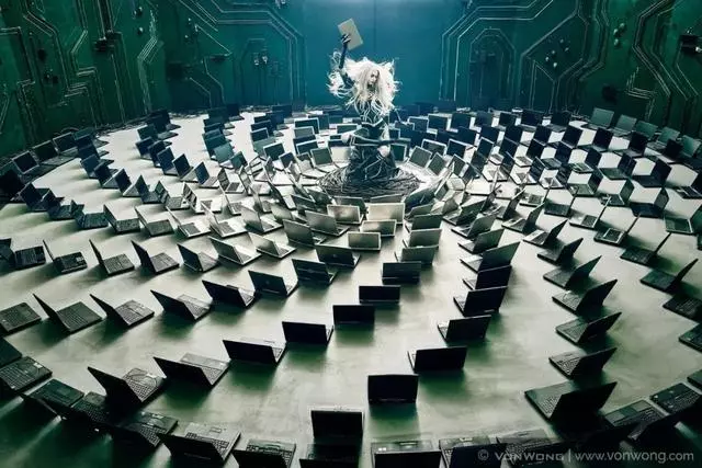 撿了16.8萬根舊吸管,他拍出的作品擲地有聲!