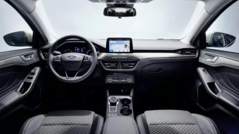 離台灣上市剩 9 天!Ford Focus 4 門旗艦車型詳細配備搶先看