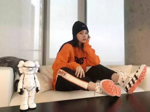 歐陽娜娜ins被陳冠希「瘋狂」點讃!兩人相差20歲卻相見恨晚,讓所有人羨慕!
