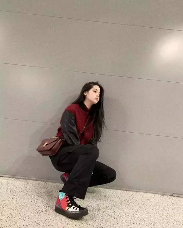 歐陽娜娜ins被陳冠希「瘋狂」點讃!兩人相差20歲卻相見恨晚,讓所有人羨慕!