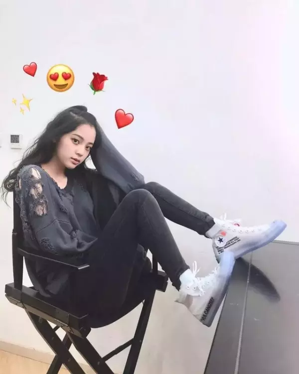 歐陽娜娜ins被陳冠希「瘋狂」點讃!兩人相差20歲卻相見恨晚,讓所有人羨慕!
