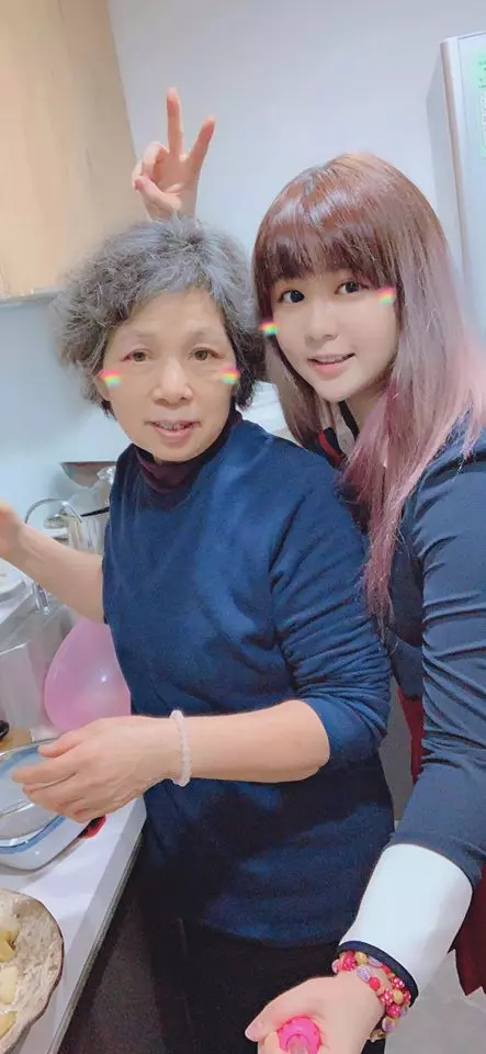 小小瑜自曝「被公婆當小孩寵」除夕被趕去睡午覺,嫁過去第二年「雙方父母一起圍爐」淚謝婆家