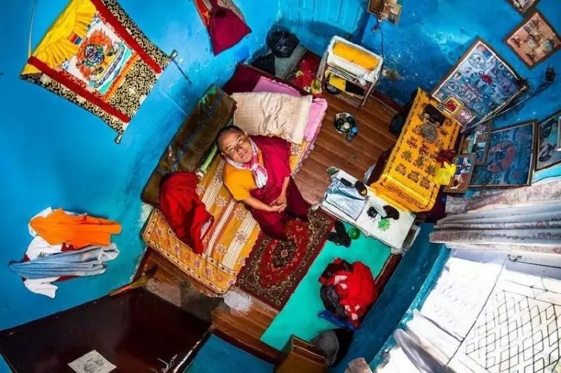 他走訪各國拍下「全世界的房間」!當櫻花妹房間曝光竟讓網友露出邪邪der笑容:照片太