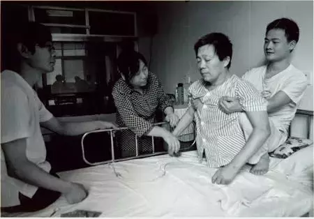 他被10噸大貨車腰斬,截肢後身高只剩78公分,59歲的他如今變成這樣!讓人萬萬沒想到!