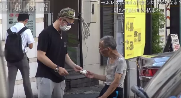 網紅送街友阿伯「100萬隨便花」!要阿伯有剩錢再歸還!沒想到阿伯驚喜收下錢後,最後結局神翻轉讓大家都哭了!