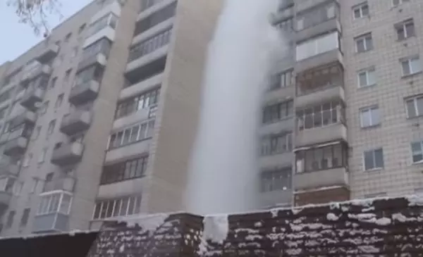 人工也能造雪花瀑布?零下41度,一整鍋滾燙沸水,他往外一潑「瞬間變成一串銀流」畫面超吸睛!