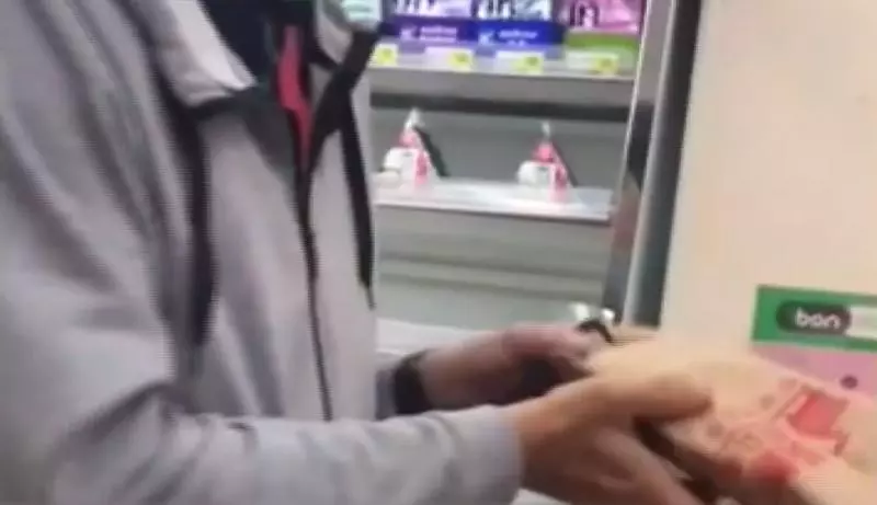 警方逮捕詐騙集團車手,嫌犯手機竟響起《剛好遇見你》!警笑噴:「根本神配樂~」!