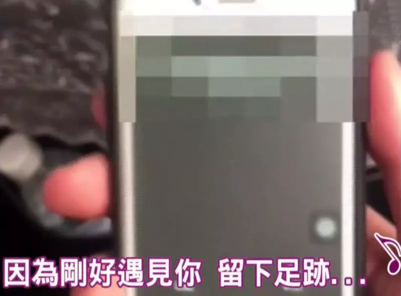 警方逮捕詐騙集團車手,嫌犯手機竟響起《剛好遇見你》!警笑噴:「根本神配樂~」!