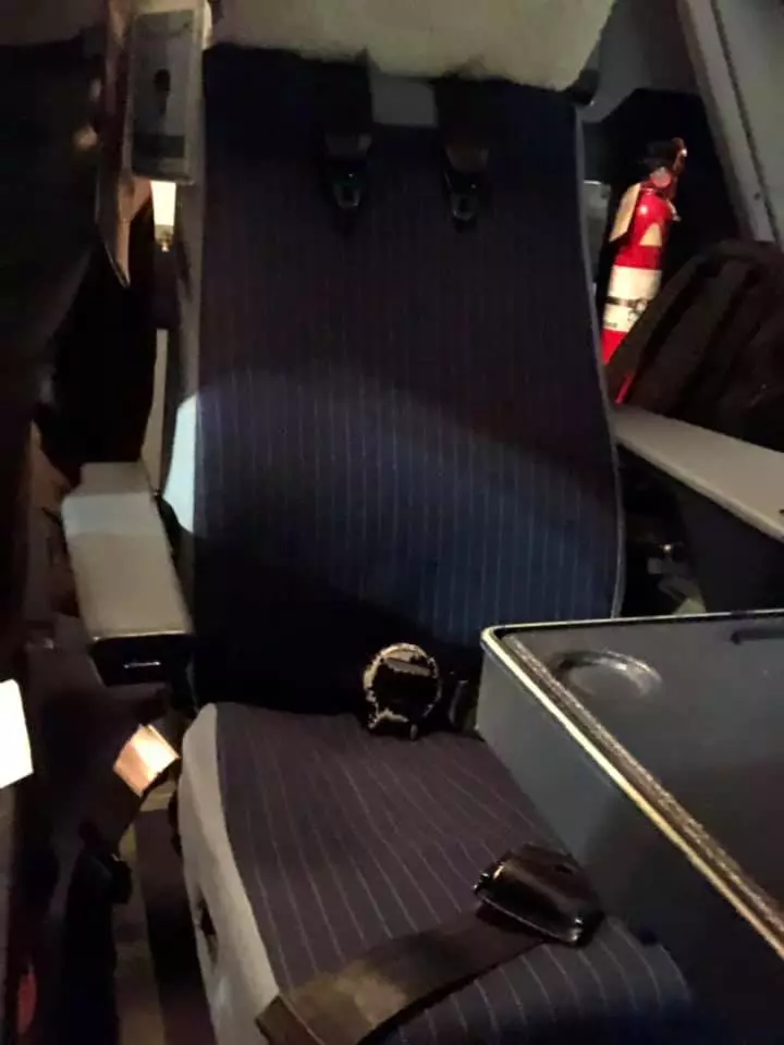 呆坐10小時!飛機機師爆工作辛酸,內急才能離座...他感嘆:「萬一出差錯,都怪我們!」