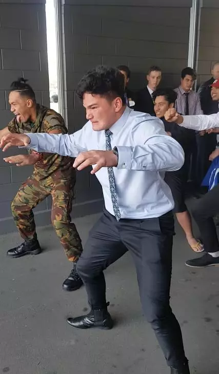 獻上最高的敬意!再悲痛也要跳完「毛利戰舞」送親友最後一程!網友:太美麗了,每次看每次哭!