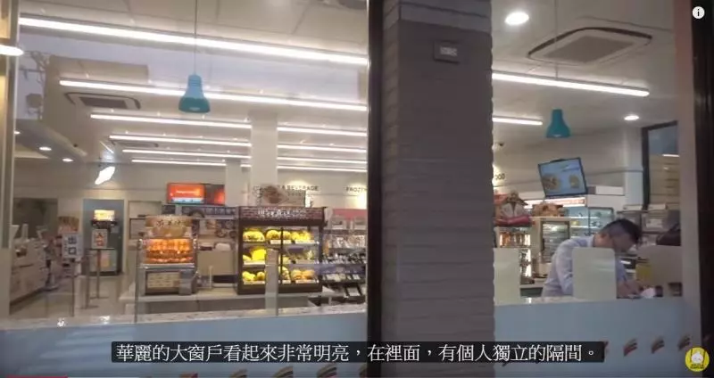 台灣小7讓外國人驚呆!Youtuber邊吃邊讚…「屌打美國小7」羨慕:好想搬來台灣(圖+影)