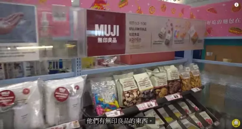 台灣小7讓外國人驚呆!Youtuber邊吃邊讚…「屌打美國小7」羨慕:好想搬來台灣(圖+影)