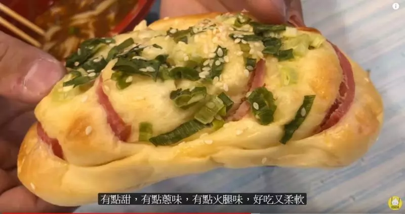 台灣小7讓外國人驚呆!Youtuber邊吃邊讚…「屌打美國小7」羨慕:好想搬來台灣(圖+影)