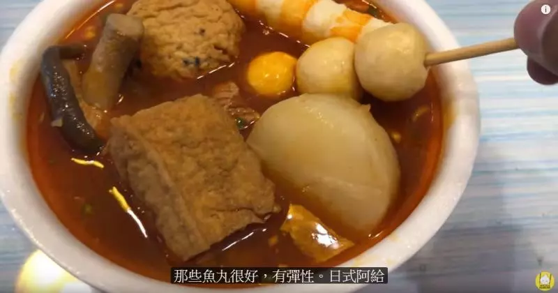 台灣小7讓外國人驚呆!Youtuber邊吃邊讚…「屌打美國小7」羨慕:好想搬來台灣(圖+影)