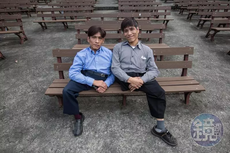 不捨哥哥!忠義在他死後「傳簡訊給生父」:要見最後一面嗎? 對方沉默數日後「終於回應了」