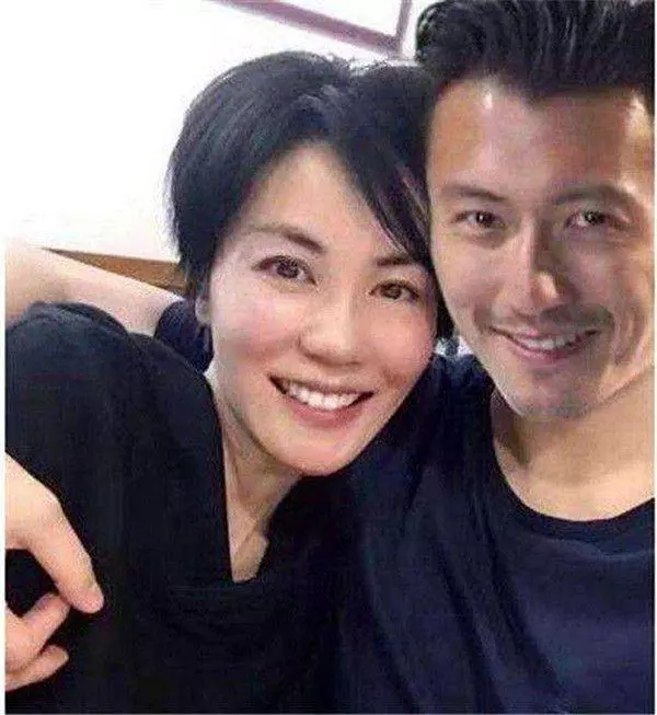 謝霆鋒發文:感情生活穩定,並曬情人節禮物,這一切傳聞坐實!