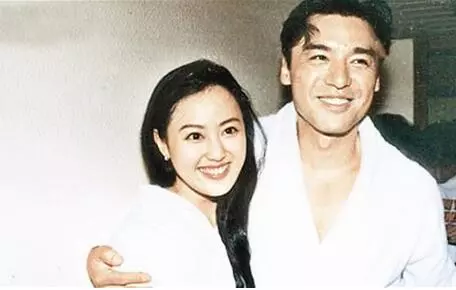 看完阿B鍾鎮濤前妻生女兒和現任生的,網友:還是章小蕙基因好,現任的真的沒得比!